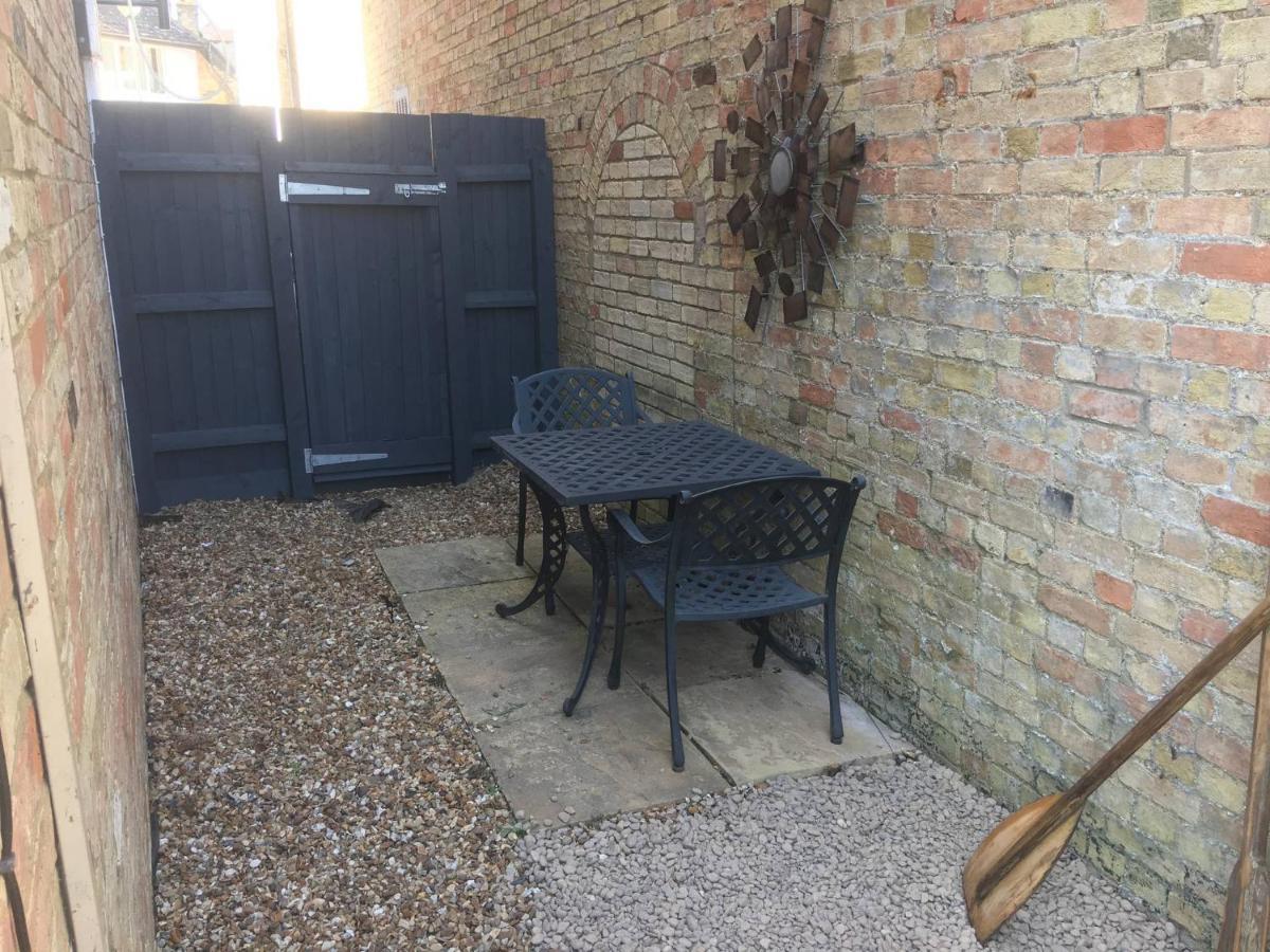 River Courtyard Apartment In The Heart Of Stneots Saint Neots Exterior foto